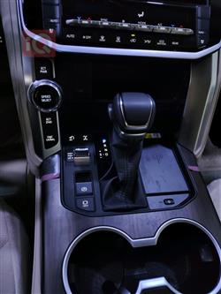 تۆیۆتا لاند کروزەر